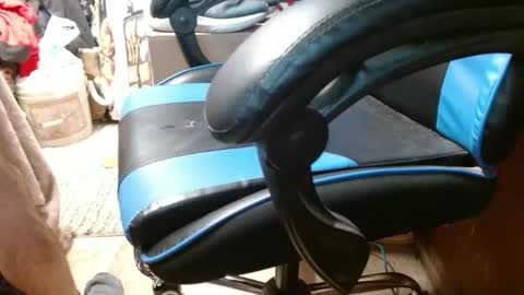 uprailfan1986 online show from 10/22/25, 07:13