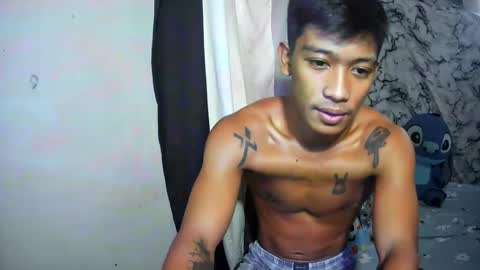 Snapshot of ur_asianpinoy chatting on 11/11/25, 03:17 ur_asianpinoy online show from 11/11/25, 03:17