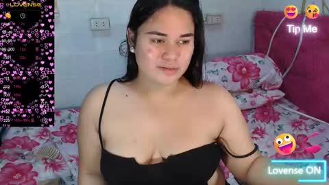Snapshot of ur_baby_rebbecca chatting on 12/08/24, 11:03 SINGLE online show from 12/08/24, 11:03