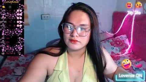 Snapshot of ur_baby_rebbecca chatting on 12/13/24, 08:41 SINGLE online show from 12/13/24, 08:41