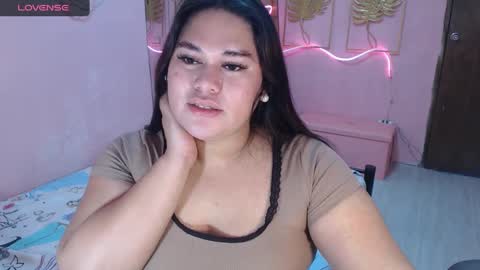 Snapshot of ur_baby_rebbecca chatting on 12/29/24, 08:48 SINGLE online show from 12/29/24, 08:48