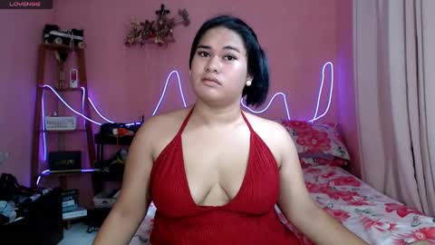 Snapshot of ur_baby_rebbecca chatting on 05/20/26, 02:29 SINGLE online show from 05/20/26, 02:29