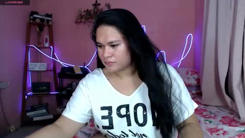 Snapshot of ur_baby_rebbecca chatting on 05/21/26, 01:07 SINGLE online show from 05/21/26, 01:07