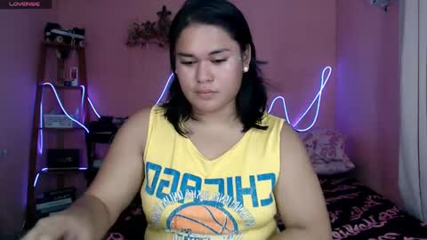 Snapshot of ur_baby_rebbecca chatting on 06/01/26, 12:18 SINGLE online show from 06/01/26, 12:18