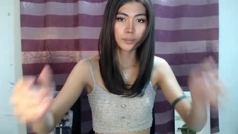 Snapshot of ur_extra_petite chatting on 06/21/26, 11:35 online show from 06/21/26, 11:35