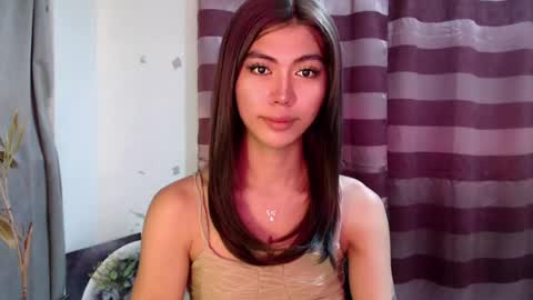 Snapshot of ur_extra_petite chatting on 06/25/26, 05:50 online show from 06/25/26, 05:50