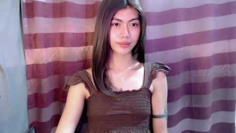 Snapshot of ur_extra_petite chatting on 06/27/26, 12:22 online show from 06/27/26, 12:22