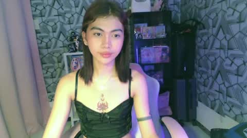 Snapshot of ur_extra_petite chatting on 07/05/26, 01:56 online show from 07/05/26, 01:56