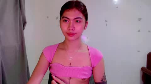 Snapshot of ur_extra_petite chatting on 07/06/26, 12:24 online show from 07/06/26, 12:24