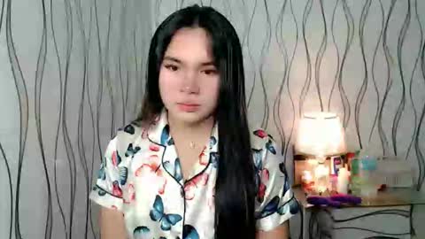 QUEENSY online show from 12/04/25, 01:59