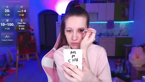 Snapshot of ur_kitty__ chatting on 05/01/26, 01:05 Lera online show from 05/01/26, 01:05