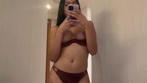 Snapshot of ur_mija_veronica chatting on 04/20/26, 05:16 Veronica Lodge online show from 04/20/26, 05:16