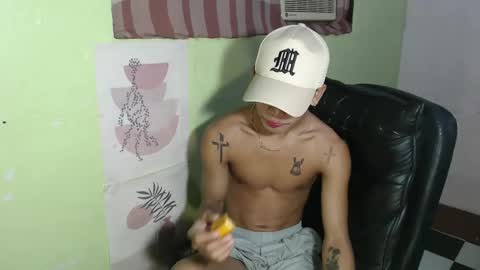 Snapshot of ur_raffy chatting on 02/19/25, 12:22 ur_raffy online show from 02/19/25, 12:22