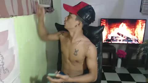 Snapshot of ur_raffy chatting on 02/27/25, 01:28 ur_raffy online show from 02/27/25, 01:28