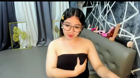 Snapshot of ur_sexychubbytrans chatting on 06/22/26, 05:32 KENS online show from 06/22/26, 05:32