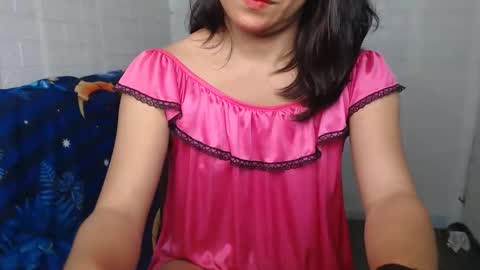 Snapshot of urasian_dreamgirl69 chatting on 11/12/25, 11:21 bela online show from 11/12/25, 11:21