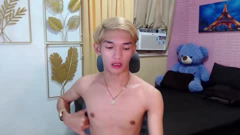 urasian_john20 online show from 04/18/26, 01:20