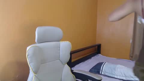 Snapshot of urasian_kat chatting on 12/15/25, 01:21 urasian_kat online show from 12/15/25, 01:21