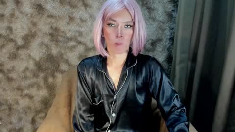 Snapshot of urasian_slut_yana chatting on 02/07/25, 10:08 yana online show from 02/07/25, 10:08