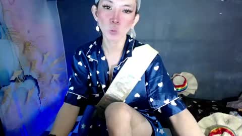 Snapshot of urasian_slut_yana chatting on 05/17/26, 09:17 yana online show from 05/17/26, 09:17