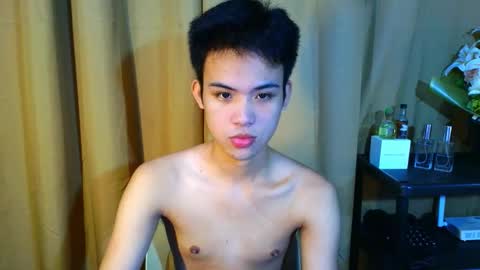 urasiancumboix2 online show from 10/22/25, 11:37