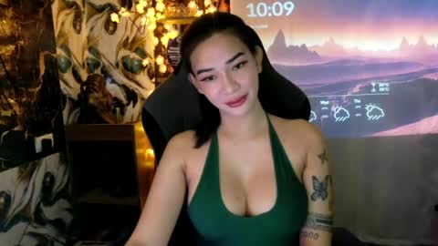 Snapshot of urasiandreamgirlxxx chatting on 06/14/26, 02:09 jess online show from 06/14/26, 02:09