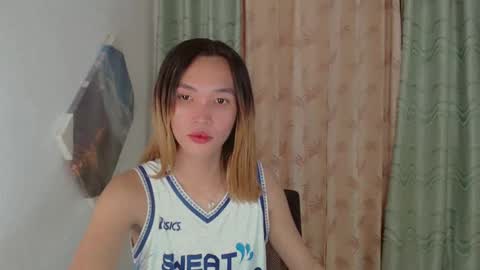 Snapshot of urasianharaxxx chatting on 12/17/24, 12:54 urasianharaxxx online show from 12/17/24, 12:54