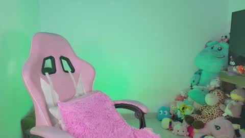 Snapshot of urbaby6irl chatting on 07/08/26, 10:20 Danielle online show from 07/08/26, 10:20