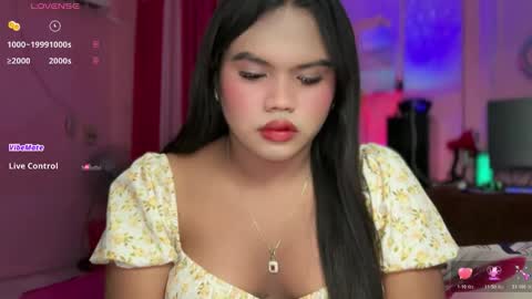 Snapshot of urbabysofia0305 chatting on 05/21/26, 11:39 Sofia online show from 05/21/26, 11:39