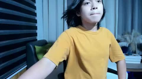 urbambislvt online show from 04/24/26, 02:25