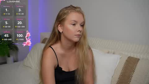 Snapshot of urblonde001 chatting on 09/17/25, 02:46 Ksenia Pterson online show from 09/17/25, 02:46