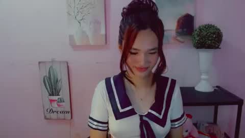 Snapshot of urblossom_princess chatting on 06/25/26, 06:23 urblossom_princess online show from 06/25/26, 06:23