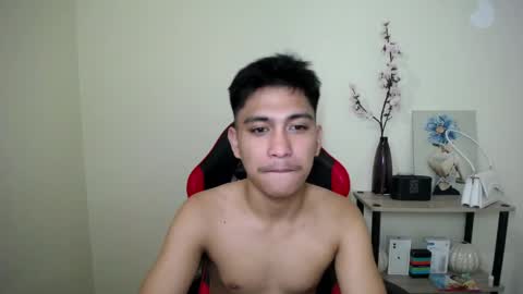 Snapshot of urcuteguy_jhonx chatting on 04/26/26, 12:30 Dannie online show from 04/26/26, 12:30