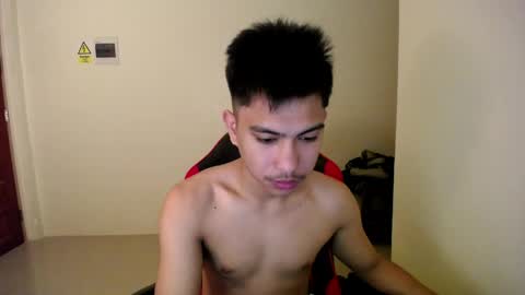 Snapshot of urcuteguy_jhonx chatting on 04/28/26, 10:42 Dannie online show from 04/28/26, 10:42