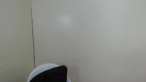 Snapshot of urcutie_asianboy chatting on 10/10/25, 07:29 KEN online show from 10/10/25, 07:29