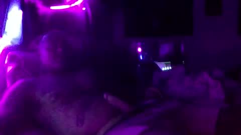 Snapshot of urdaddy875867 chatting on 11/04/25, 01:48 urdaddy875867 online show from 11/04/25, 01:48