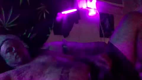 urdaddy875867 online show from 11/12/25, 07:31