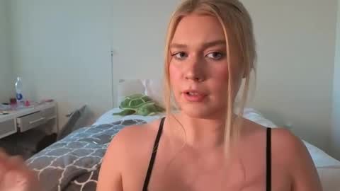 Snapshot of urfavcollegegirl chatting on 02/16/25, 12:41 Maryia Kay online show from 02/16/25, 12:41