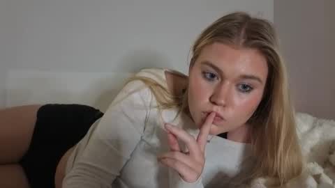 Snapshot of urfavcollegegirl chatting on 11/11/25, 12:54 Maryia Kay online show from 11/11/25, 12:54