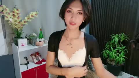 Snapshot of urfavouriteaddiction chatting on 01/14/26, 05:40 Rianne online show from 01/14/26, 05:40