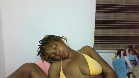 Snapshot of urflirtydoll chatting on 10/05/25, 04:33 urflirtydoll online show from 10/05/25, 04:33