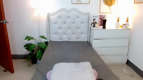 Snapshot of urfynestchina_doll chatting on 03/11/25, 07:04 Im your doll maica online show from 03/11/25, 07:04