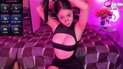 Snapshot of urgoddessofsex chatting on 01/03/25, 04:22 angela online show from 01/03/25, 04:22