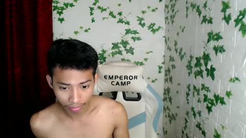 Snapshot of urhotfuckingass chatting on 01/14/25, 03:32 richard online show from 01/14/25, 03:32