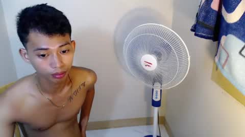 Snapshot of urhotfuckingass chatting on 06/24/26, 02:27 richard online show from 06/24/26, 02:27