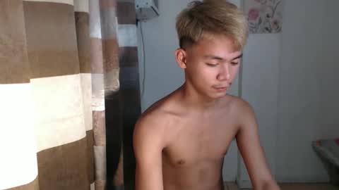 Snapshot of urhotpinoy_izaac chatting on 10/20/25, 04:40 simeon ulok online show from 10/20/25, 04:40