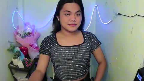 urhottie_bella online show from 09/09/25, 12:26