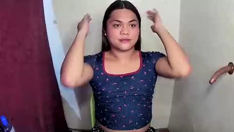 urhottie_bella online show from 12/05/25, 09:29