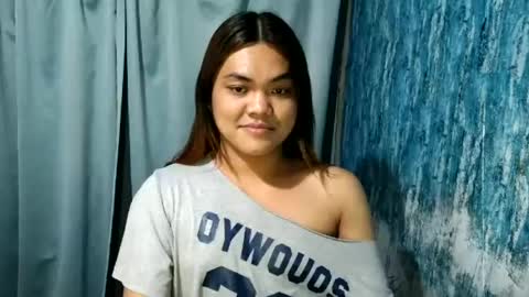 urhottie_bella online show from 07/04/26, 01:01