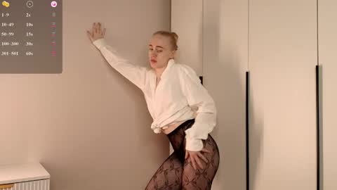 ElizabethLizy online show from 04/25/26, 05:10